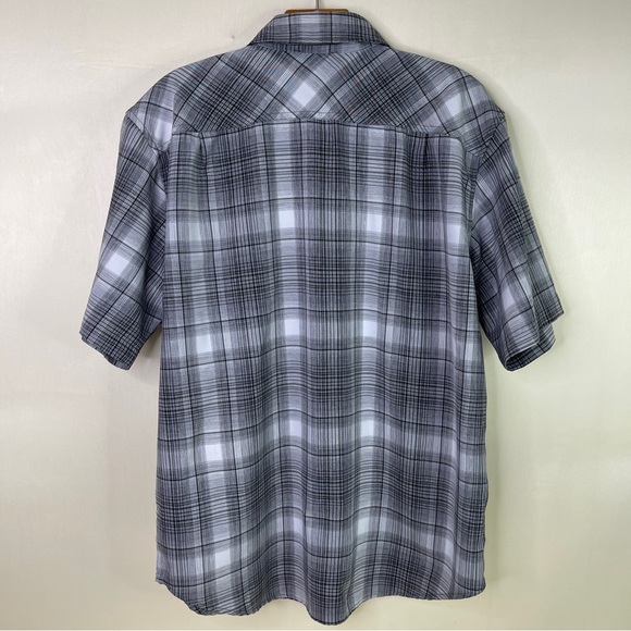 ORVIS Men’s Short Sleeve Black Gray & White Plaid Shirt Size L 100% Polyester - Picture 3 of 11